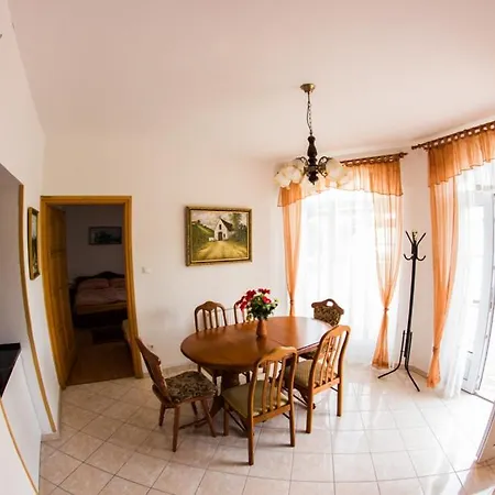 Apartment Mit Pool In Balatonlelle