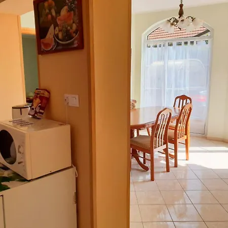 Apartment Mit Pool In