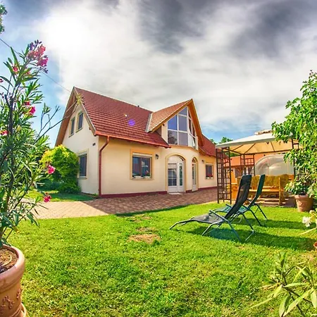 Mit Pool In * Balatonlelle