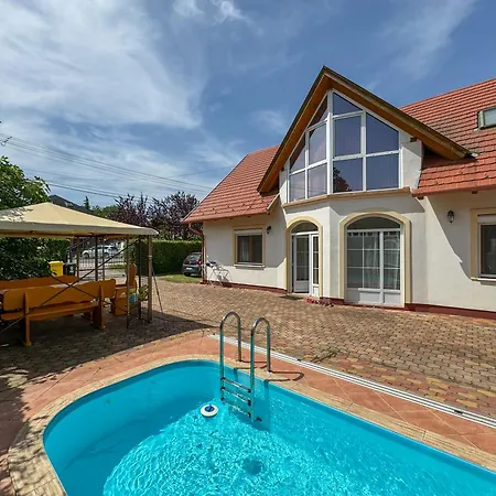Mit Pool In Apartment *